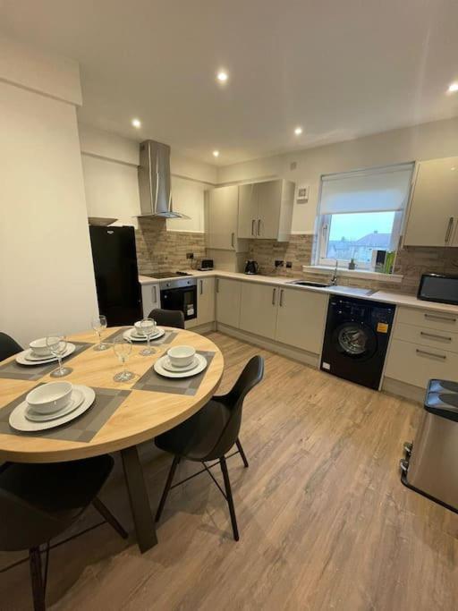 New Boutique 3 Bedroom Apartment In Hamilton Extérieur photo